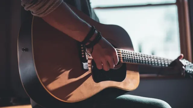 Situs Penyedia Kunci Gitar dan Lirik Lagu dari Berbagai Genre Musik