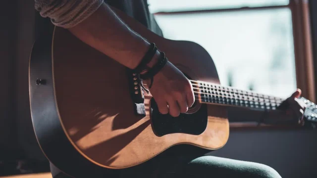 Temukan chord gitar favoritmu di Chordtela, situs lengkap dan mudah diakses bagi pemula hingga profesional. Update lagu setiap hari!
