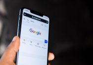 Ilustrasi Google di HP.(Unsplash/Solen Feyissa)