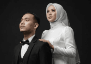 Prompt Gemini AI Pasangan Prewedding Adat Jawa Hijab