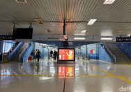 Bukan Cuma Hiasan! Ini Kode Rahasia 6 Stasiun KRL Jakarta yang Punya Warna Ikonik