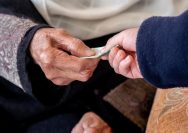 Infaq: Pengertian, Prioritas Penerima, dan Keutamaannya dalam Islam