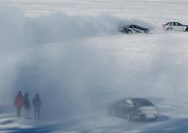 NEKAD! Di Tengah Perang & Listrik Padam, Warga Kyiv Ubah Sungai Dnipro Jadi Arena Drift Ekstrem